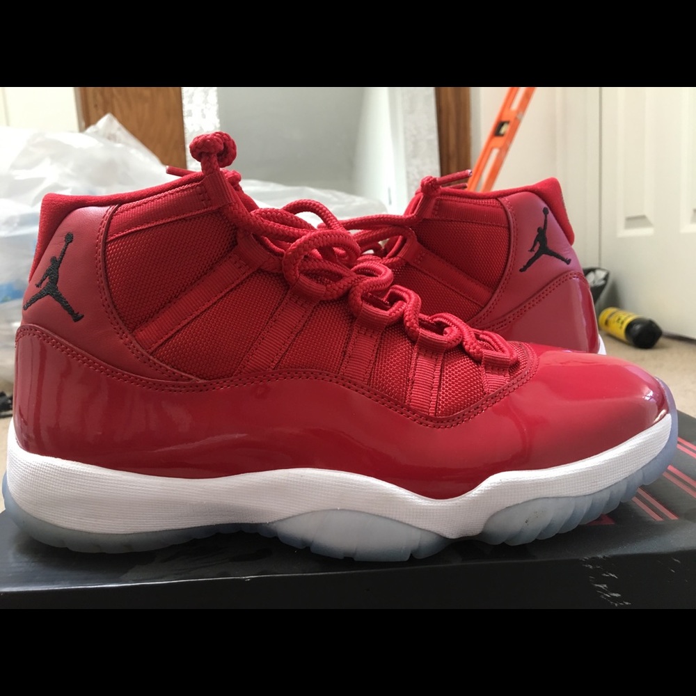 Jordan 11 gym red